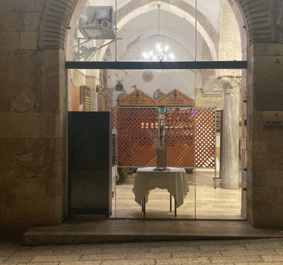 נר רביעי בקבר רבן גמליאל דיבנה