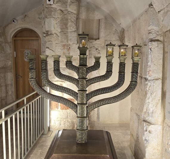 הדלקת נר שלישי בקבר דוד