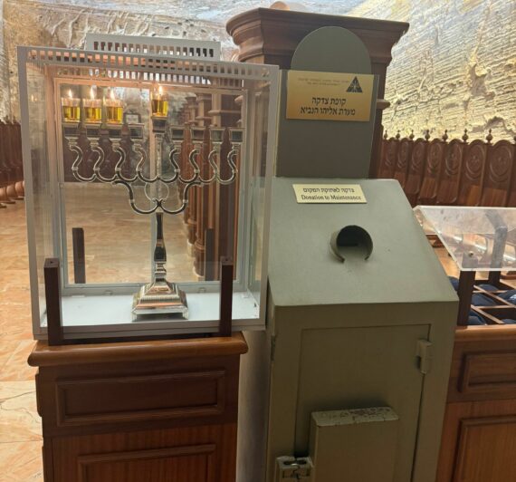 הדלקת נר שלישי במערת אליהו הנביא