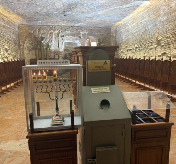 הדלקת נר שלישי במערת אליהו הנביא