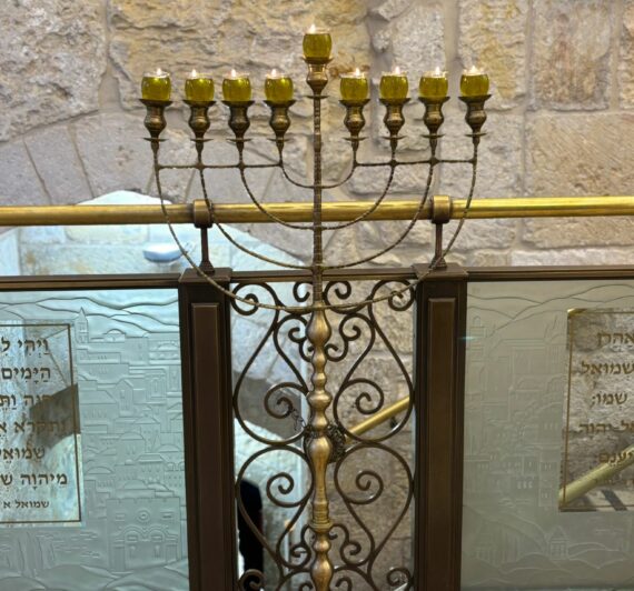 הדלקת נר שמיני בקבר שמואל